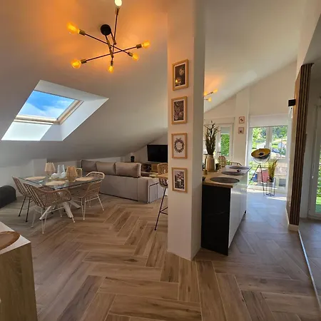 Deluxe Céntrico - Grupo Rh 149 *