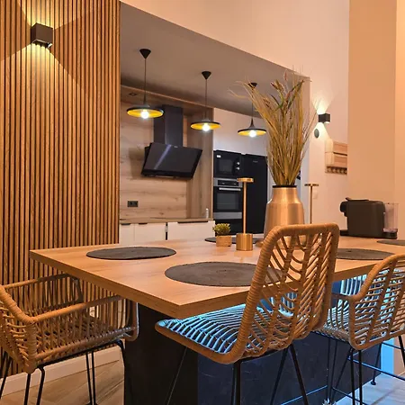 Deluxe Céntrico - Grupo Rh 149 * Miengo